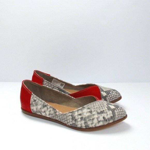 NWOT TOMS Jutti Snake Print Leather Almond Toe Flat Shoes Size 5.5 - Picture 1 of 7